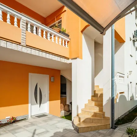 Awesome In With Kitchen Apartment Barbat na Rabu